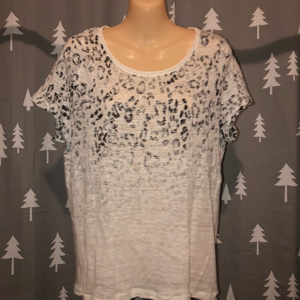 Two by Vince Camuto women’s large cheetah print